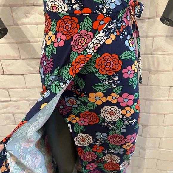 Floral Faux Wrap Dress with Short Sleeves - Picture 5 of 7